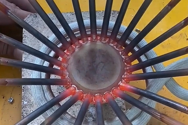 高頻焊接機(jī)，高頻釬焊機(jī)，分液器接頭銅管焊接