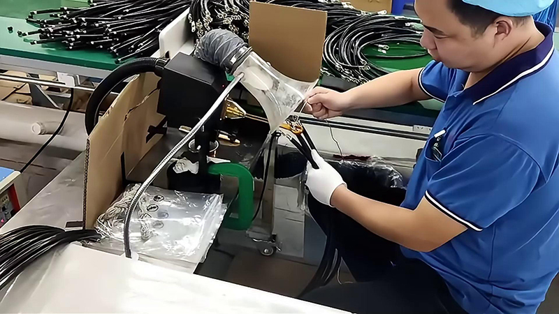 高頻焊接機，輕松實現(xiàn)接線端子錫焊，讓你的工作更輕松！
