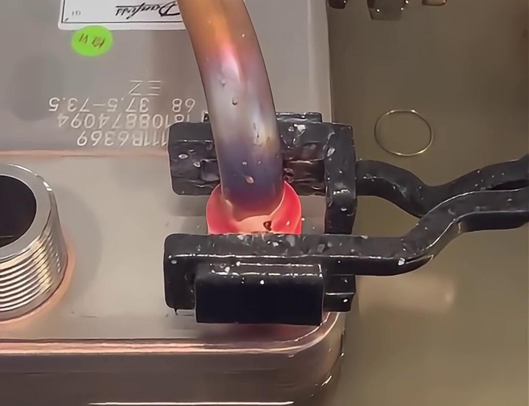 手持式高頻焊機(jī)，它在散熱器銅鋁焊接領(lǐng)域表現(xiàn)出色