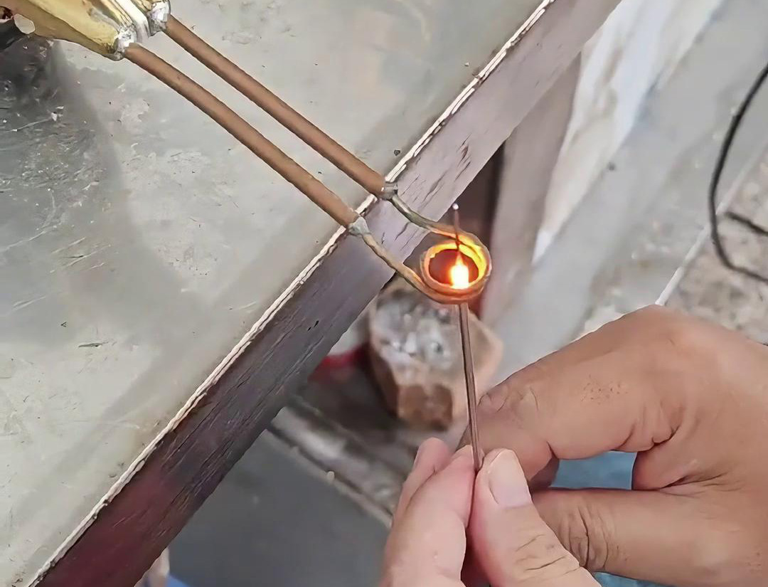 超高頻焊機(jī)滿足電子元件、傳感器等精細(xì)零件的焊接