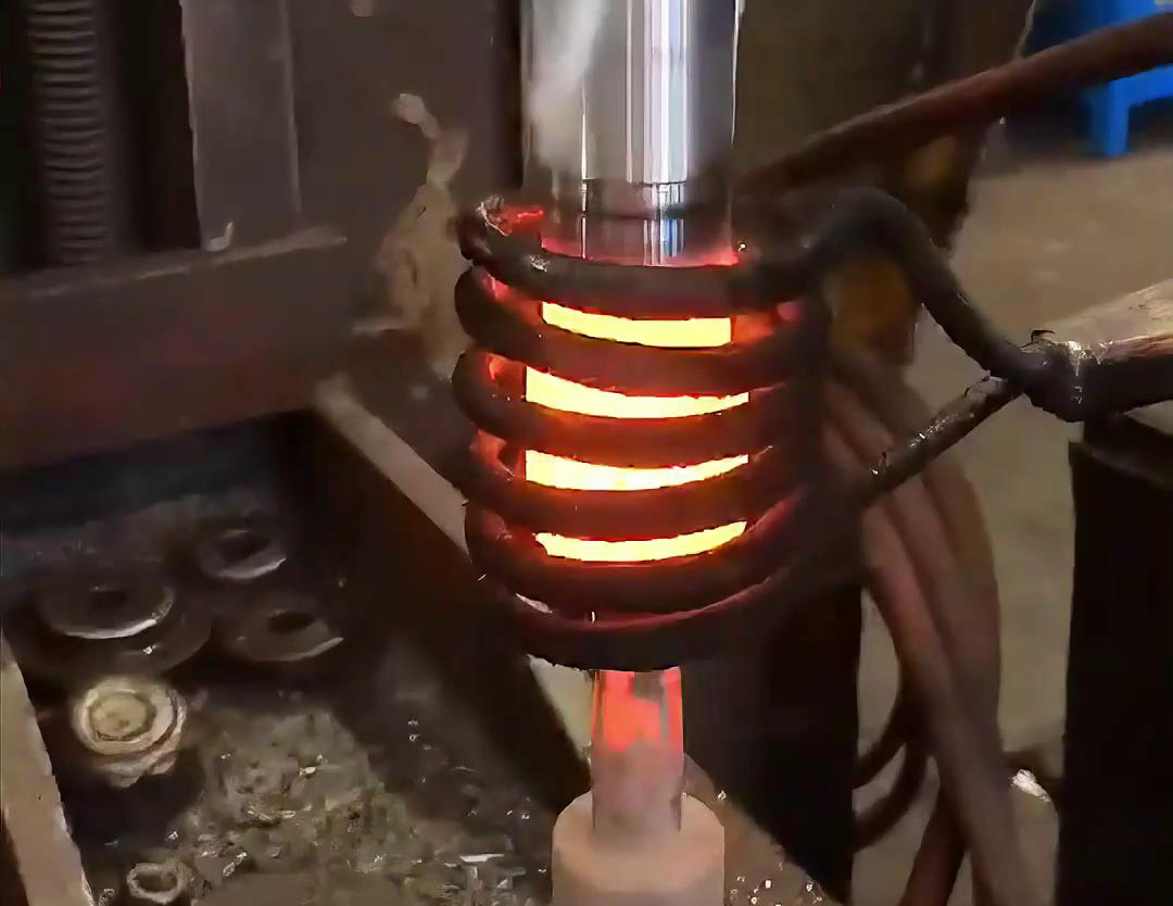 高頻淬火機(jī)床，可以做到齒輪銷軸半、全自動化淬火熱處理