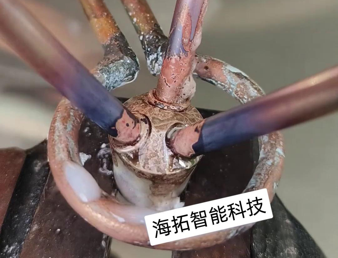 取代火焰焊接銅管的高頻焊機(jī)，可以配合自動化設(shè)備實(shí)現(xiàn)全自動釬焊銅管銅件