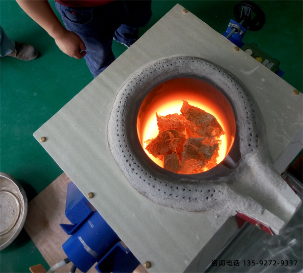 中頻熔煉爐生產(chǎn)廠家對(duì)熔煉爐結(jié)構(gòu)進(jìn)行了調(diào)整。