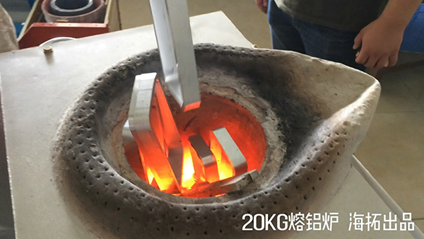 感應(yīng)熔煉爐的缺點就是比煤炭爐貴