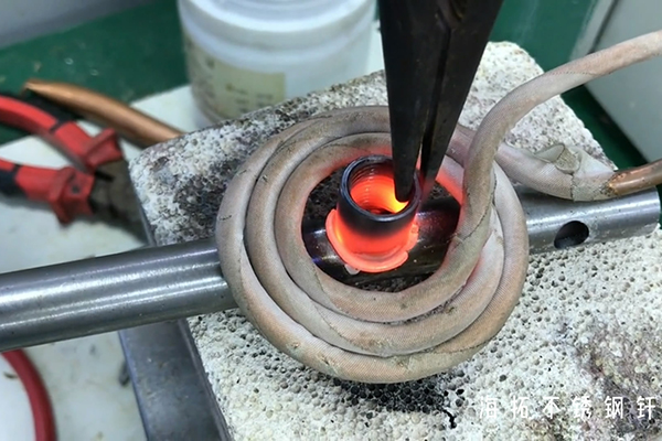 高頻焊機(jī)不止可以焊接銅管 還可以用于不銹鋼感應(yīng)釬焊